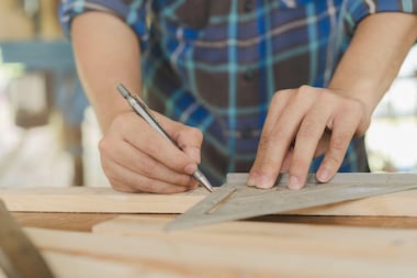 Menuiserie artisanale et industrielle : le sur-mesure au cœur des projets personnalisés