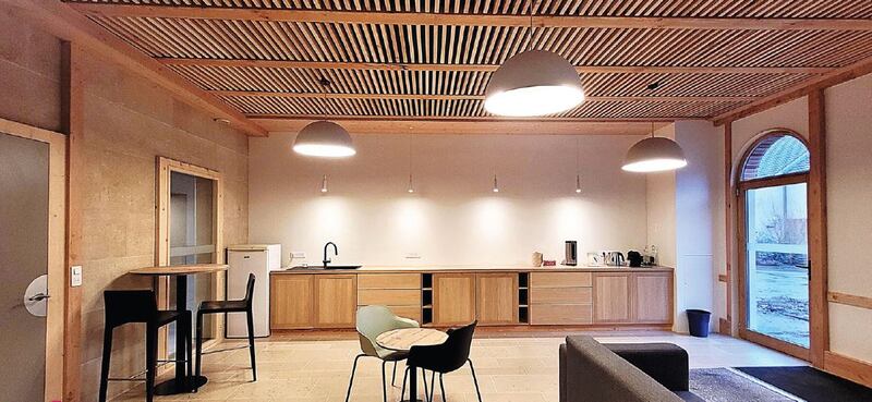 Maîtrise d’œuvre : Julie Herrgott (architecte), Terranergie Vincent Pierré / ADIS Stefan Brizard / Vincent Herrgott acousticien / BOBI réemploi Sophie Lambert (BE)