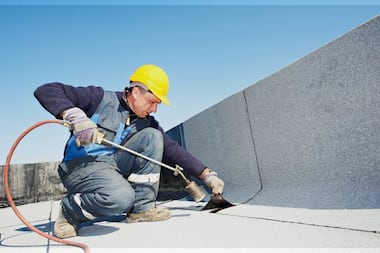 Isolation et étanchéité des toits-terrasses : l’engagement durable d’Akadia