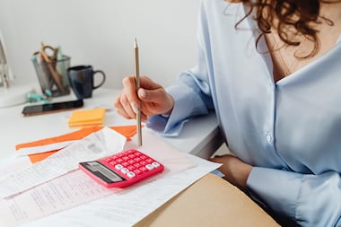 Petits sous-traitants peintres, couvreurs ou plombiers, découvrez comment mieux gérer les commandes et encaissements