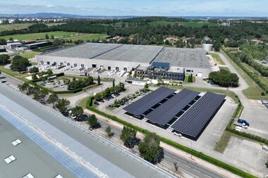 De ses sites de production jusque sur les chantiers, Kingspan France pense le zéro carbone à tous les étages