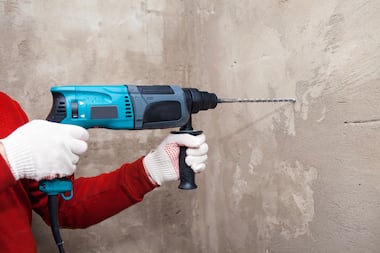 Rénovation énergétique : quels outils privilégier pour les travaux structurels ? Focus sur le marteau perforateur