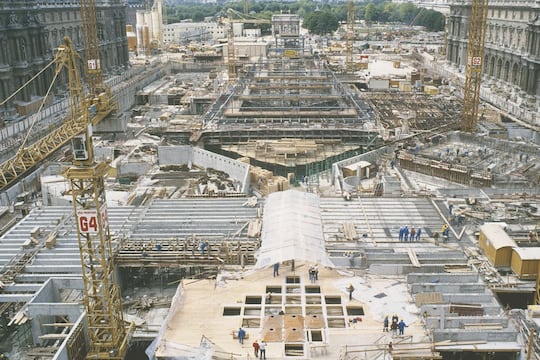 La pyramide du Louvre - Tempête sous un verre pur