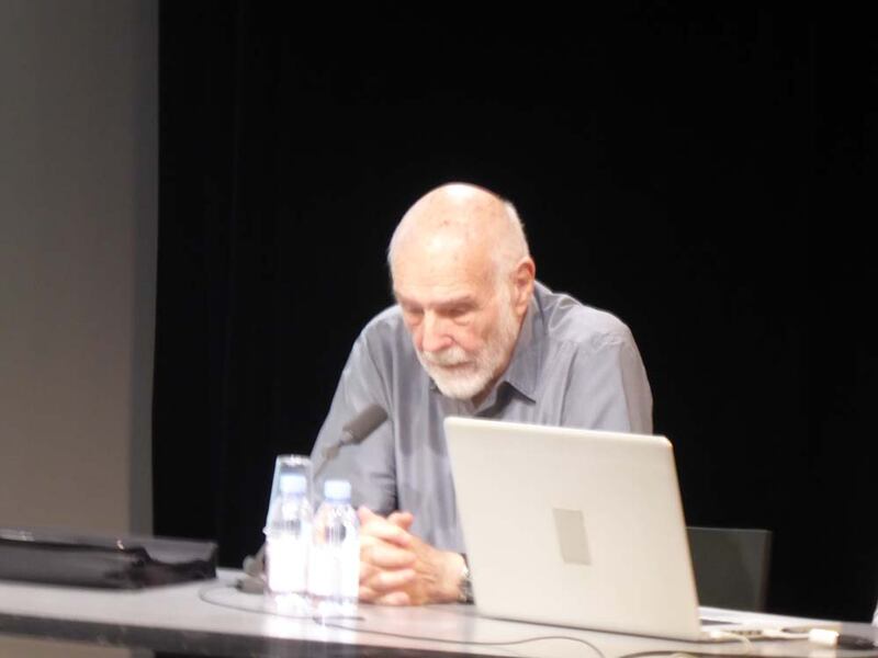 Bernard Lassus plante son jardin au centre Pompidou